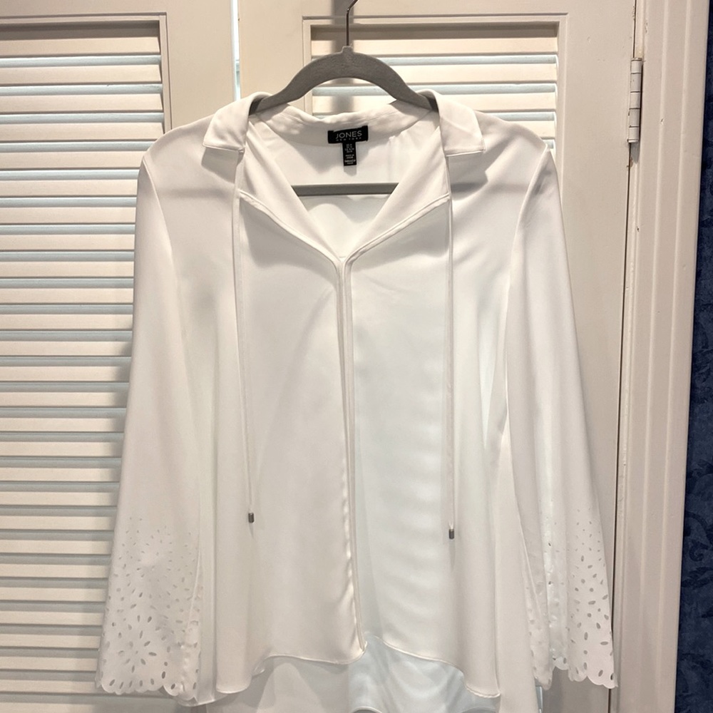 Jones New York medium white tunic.